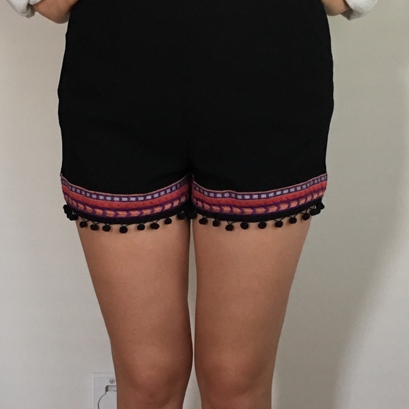 Black shorts with colored edges - Picture 3 of 5